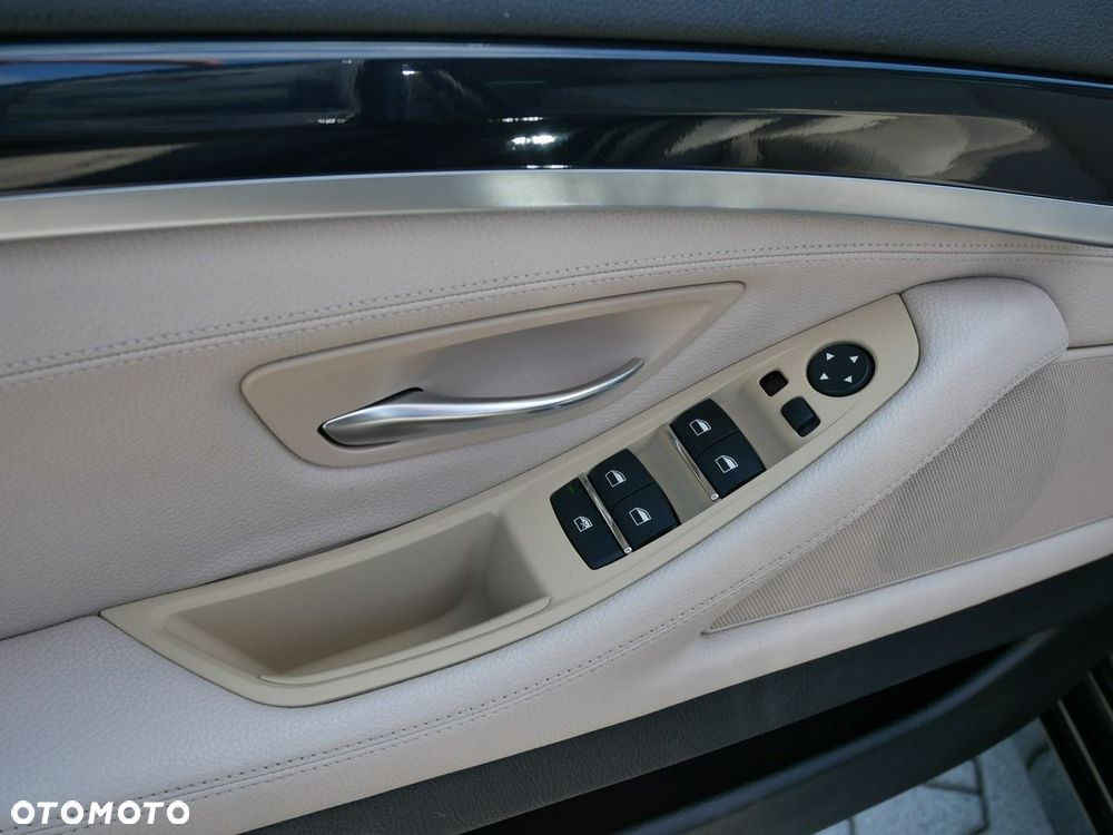 BMW Seria 5 520d xDrive - 7