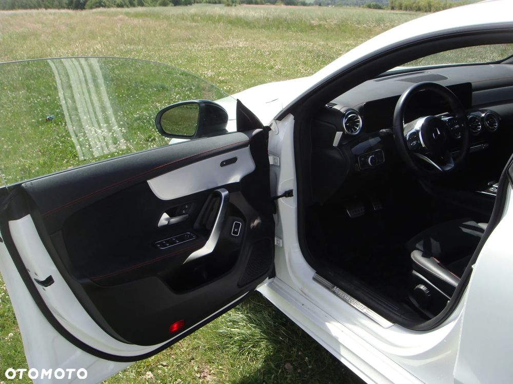 Mercedes-Benz CLA 250 e 8G-DCT AMG Line - 13