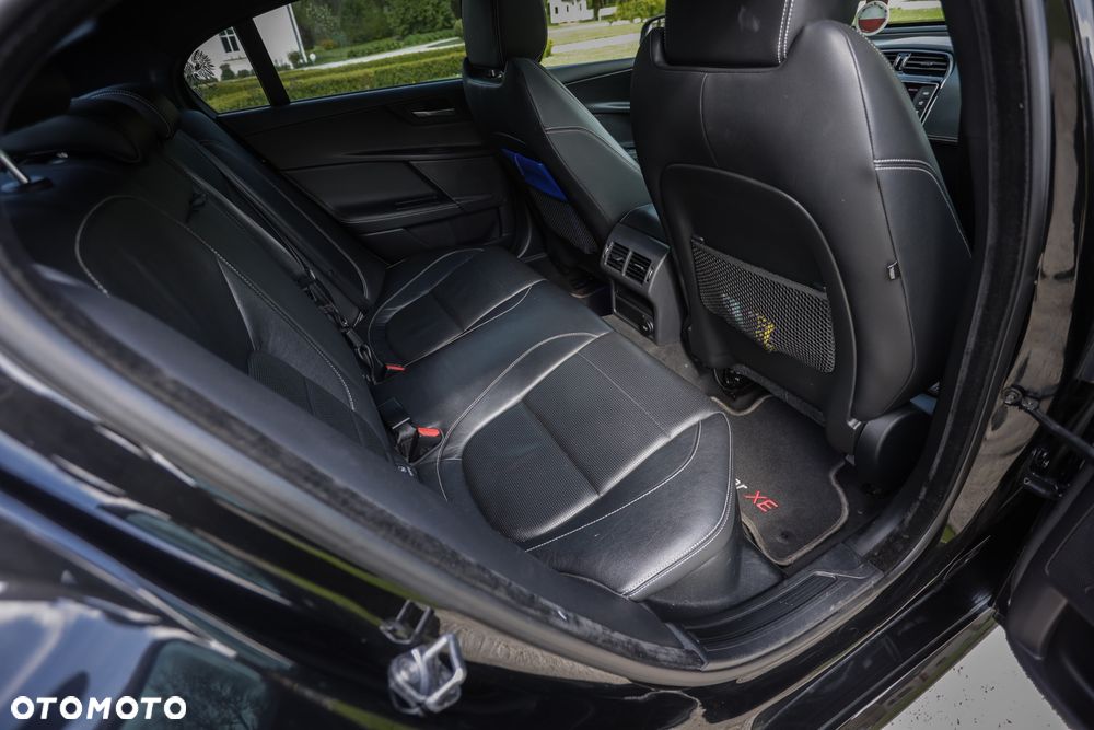 Jaguar XE 20d R-Sport - 23