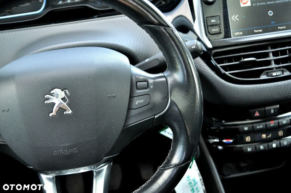 Peugeot 2008 1.2 VTi Allure - 23