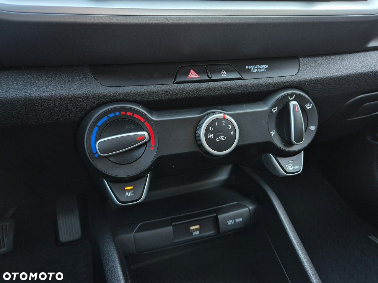Kia Stonic - 24