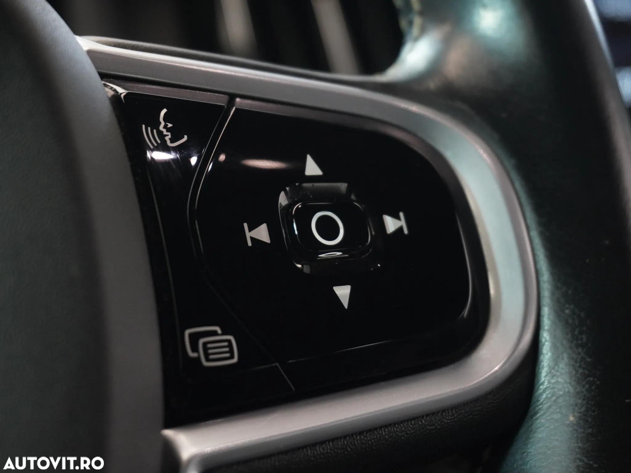 Volvo XC 60 B4 MHEV R-Design - 40