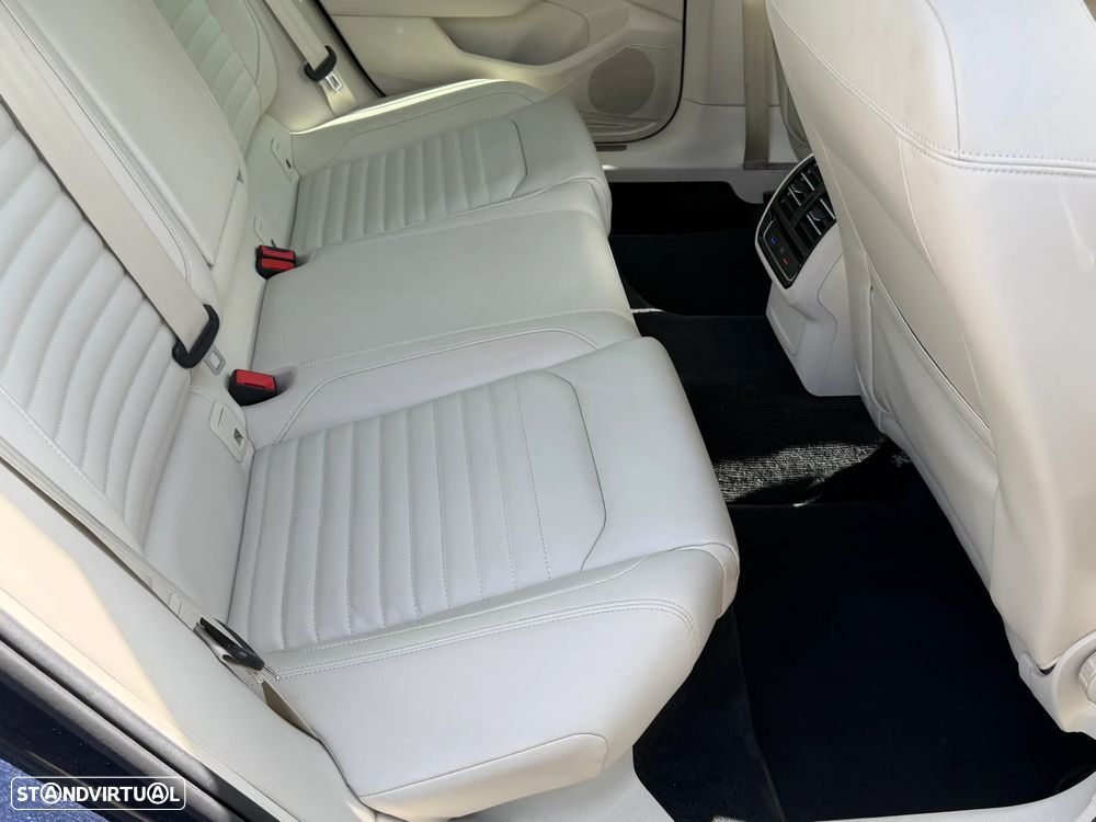 VW Passat Variant 2.0 TDI Highline DSG - 17