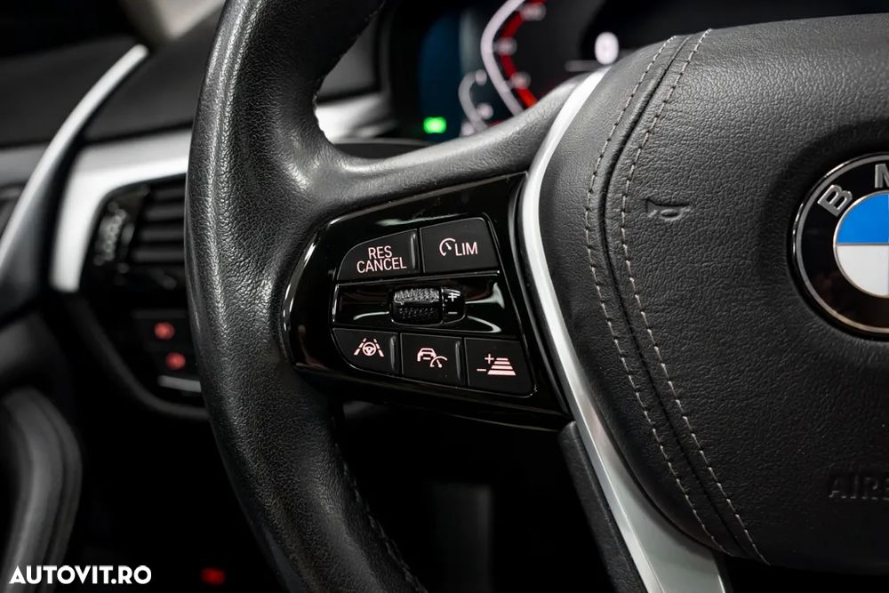 BMW Seria 5 530d xDrive AT - 37