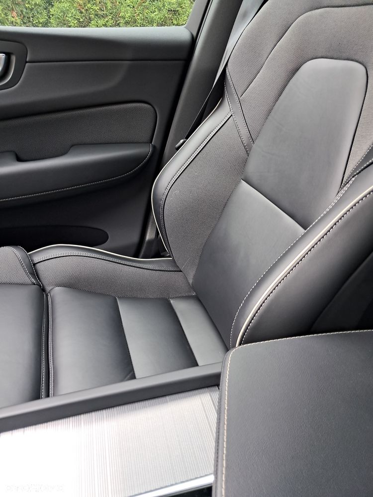 Volvo XC 60 B4 B R-Design - 15