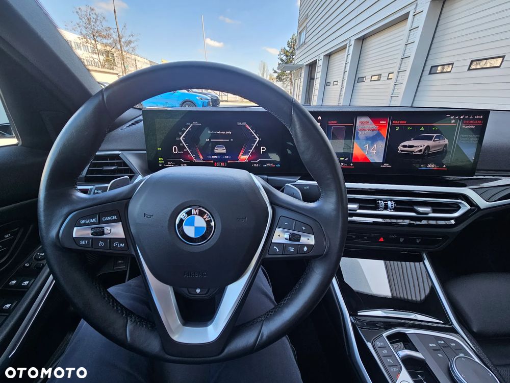 BMW Seria 3 330i - 25