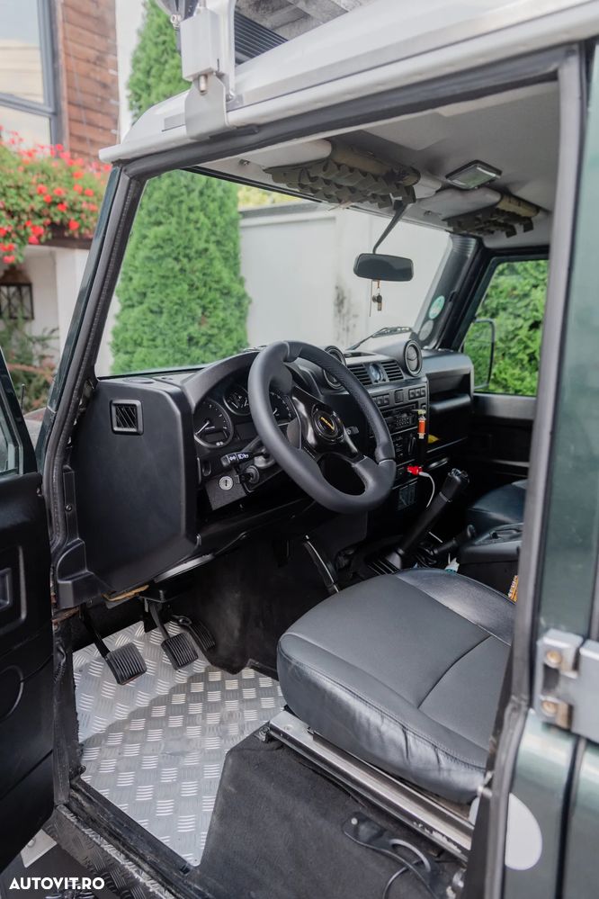 Land Rover Defender - 19