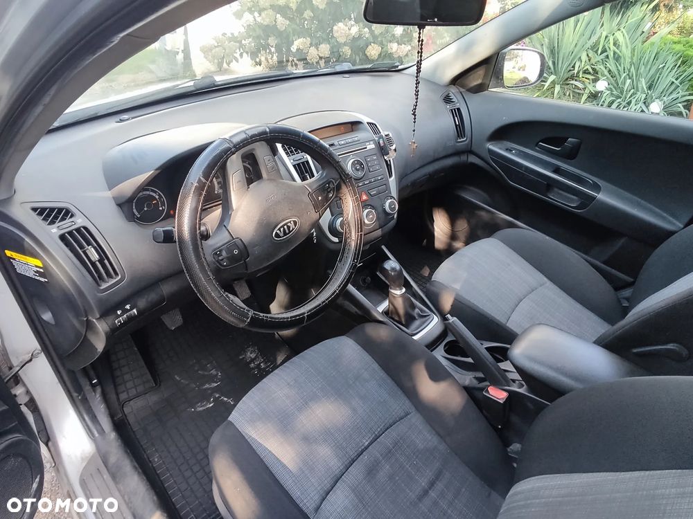 Kia Ceed - 10