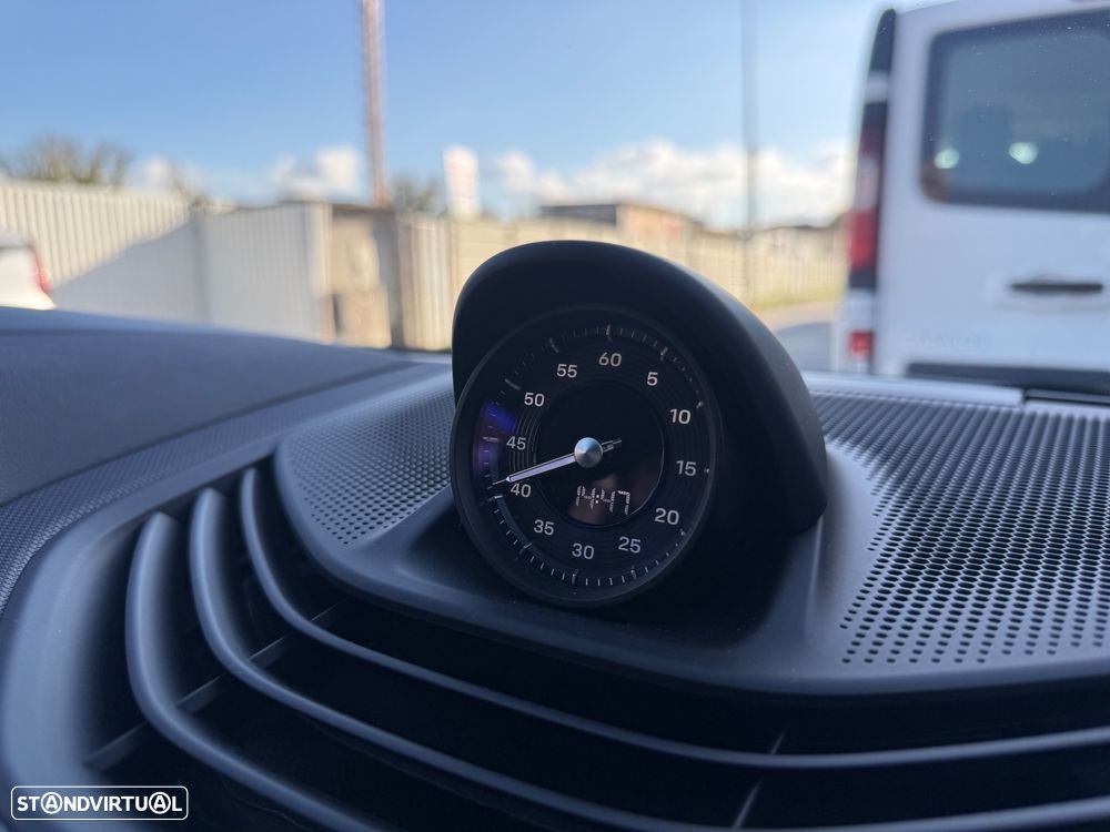 Porsche Taycan Cross Turismo 4 - 26