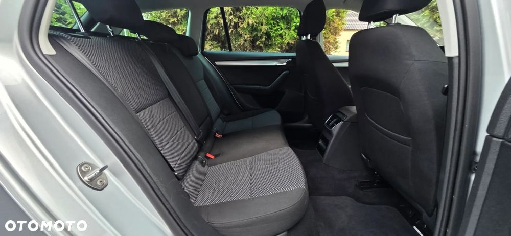 Skoda Octavia 1.6 TDI DPF Ambiente - 31