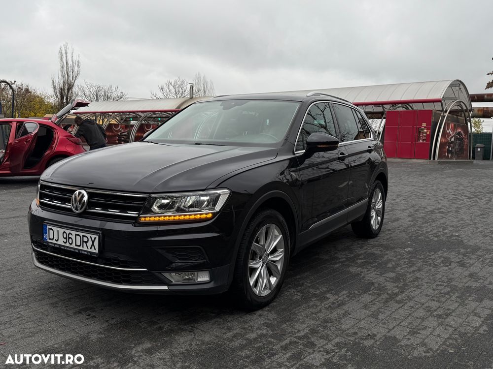 Volkswagen Tiguan - 1