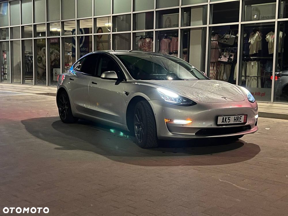 Tesla Model 3 - 4