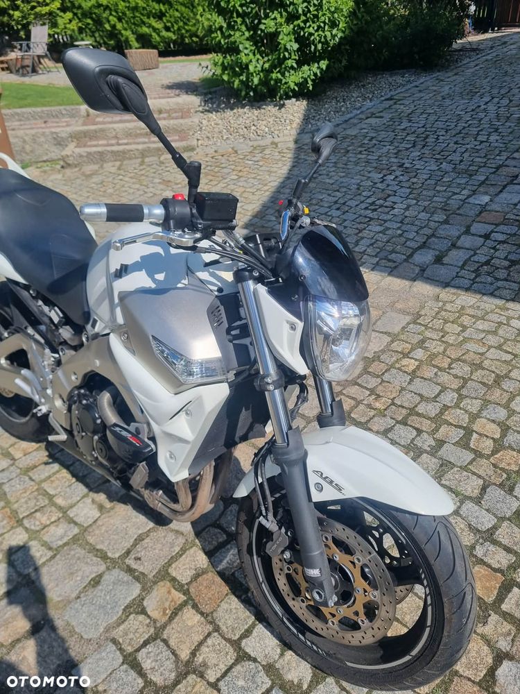 Suzuki GSR - 5