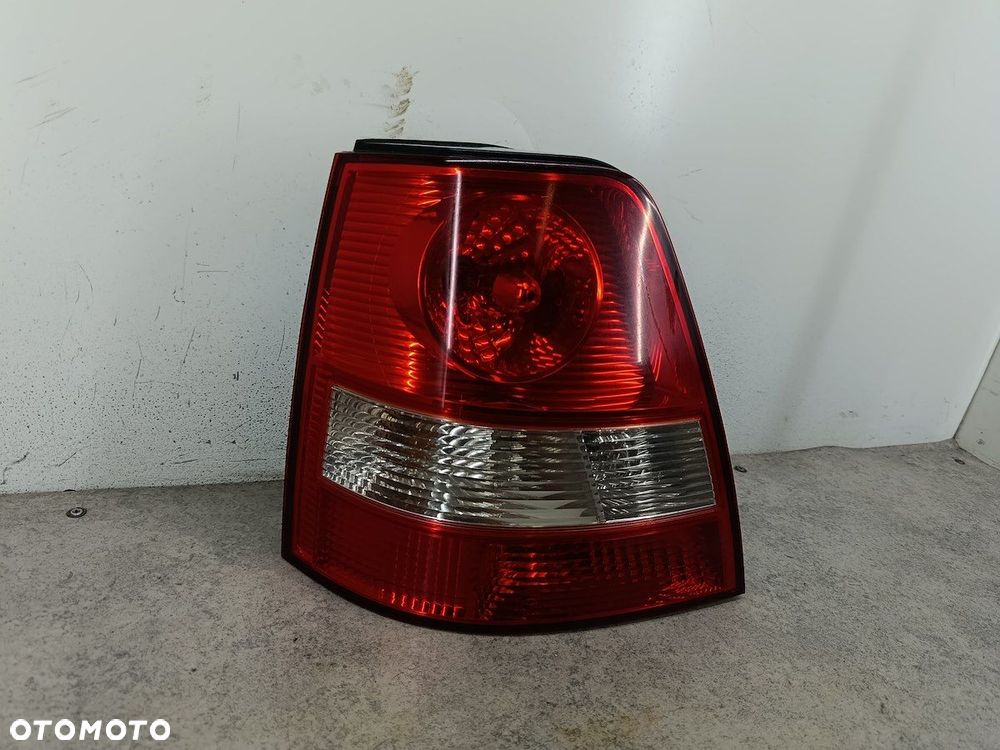 LAMPA TYLNA LEWA KIA SORENTO I - 2