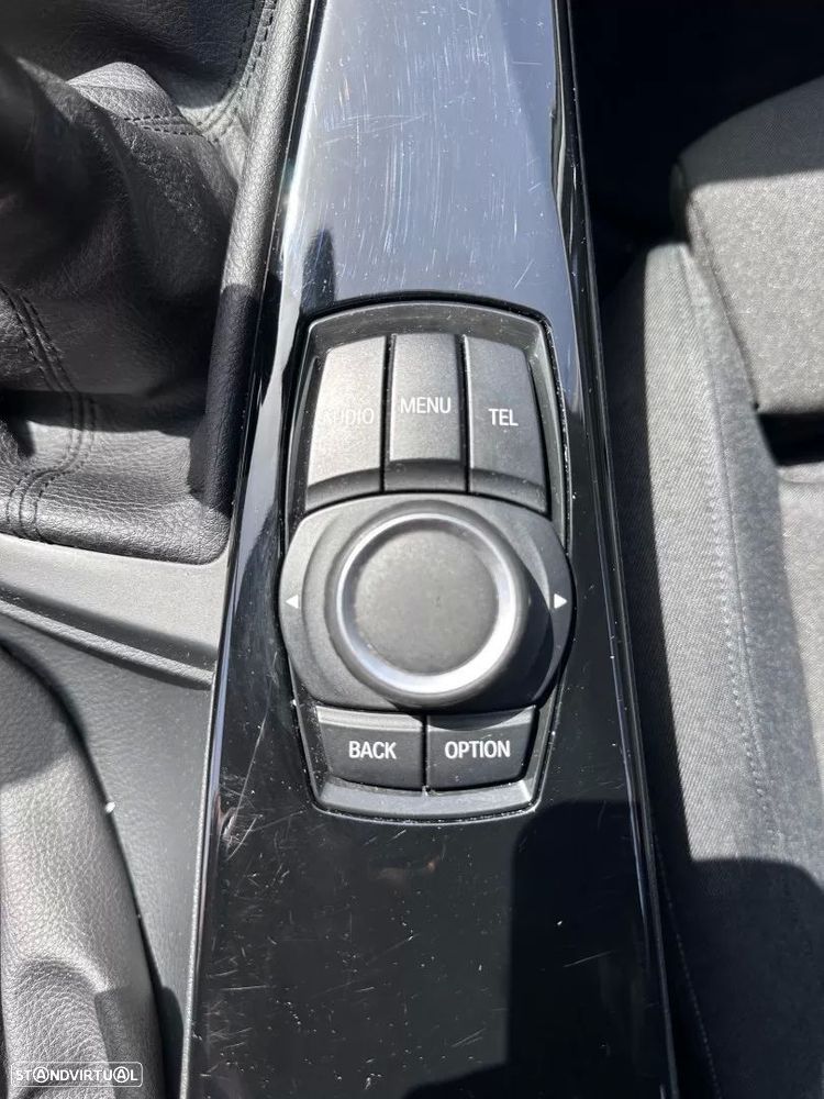 BMW 318 d Sport Line - 36