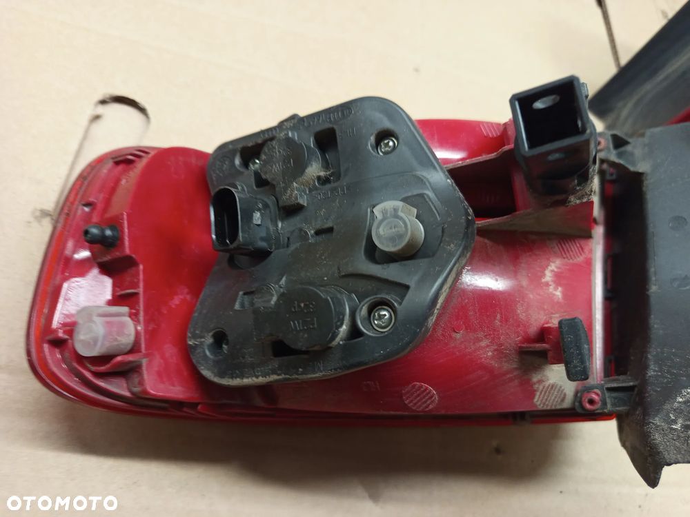AUDI A4 B8 SEDAN 08-12 1.8 TFSI LAMPA PRAWA LEWA TYŁ TYLNA W BŁOTNIK - 3