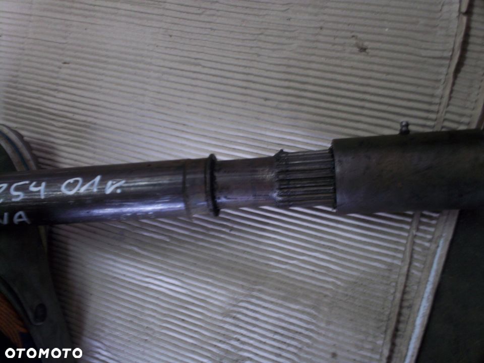 OŚ PRZENIESIENIA NAPĘDU PRAWA Ferguson MF 7254 01R - 2