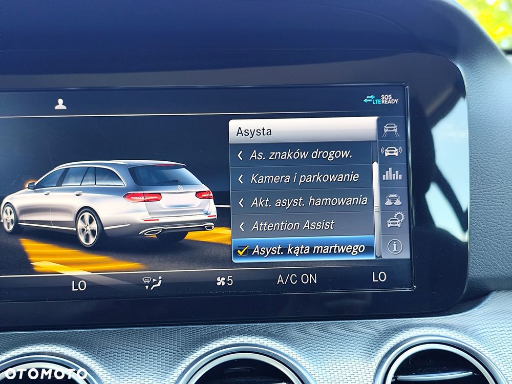 Mercedes-Benz Klasa E 220 d 4-Matic 9G-TRONIC - 23