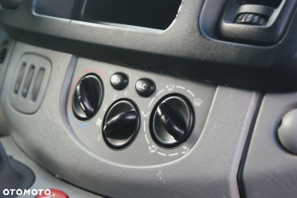 Opel Vivaro - 12