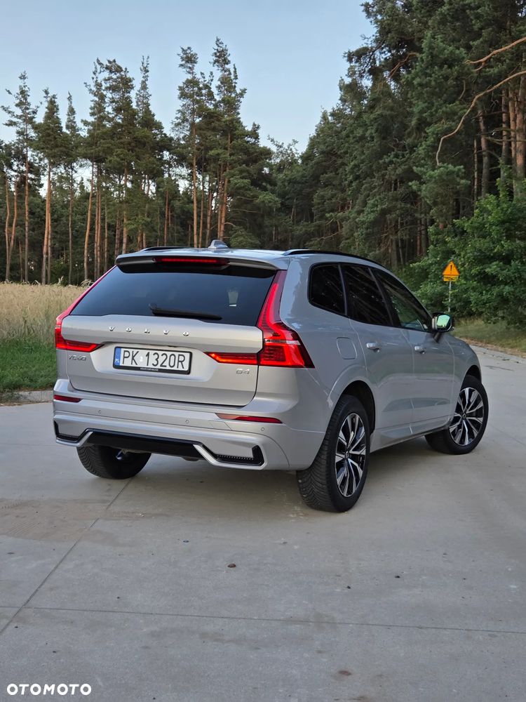 Volvo XC 60 B4 D Plus Dark - 2