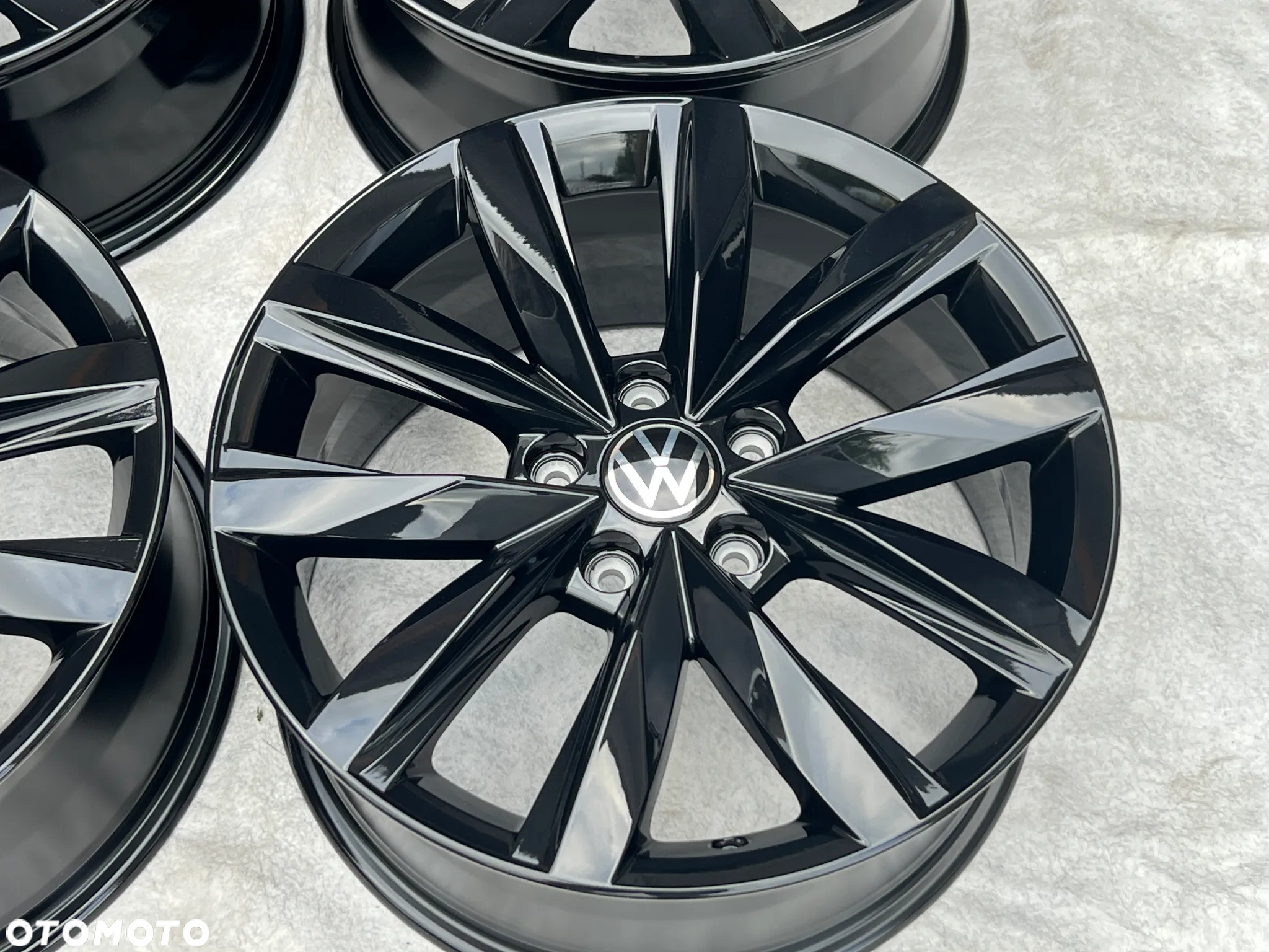 Oryginalne felgi VW T5 T6 T6.1 Multivan Caravelle California 18'' Black edytion - 4