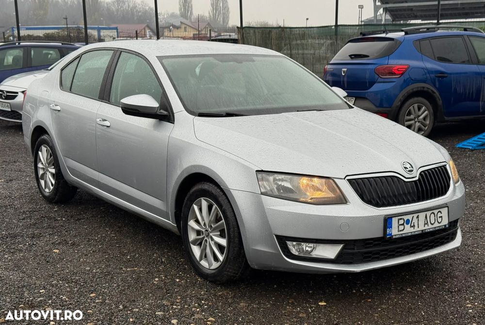 Skoda Octavia 1.6 TDI DSG Ambition - 2