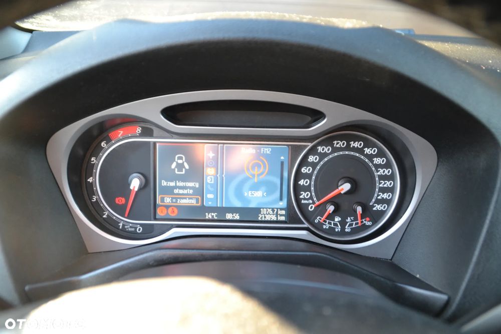 Ford Mondeo 2.0 FF Ghia - 32