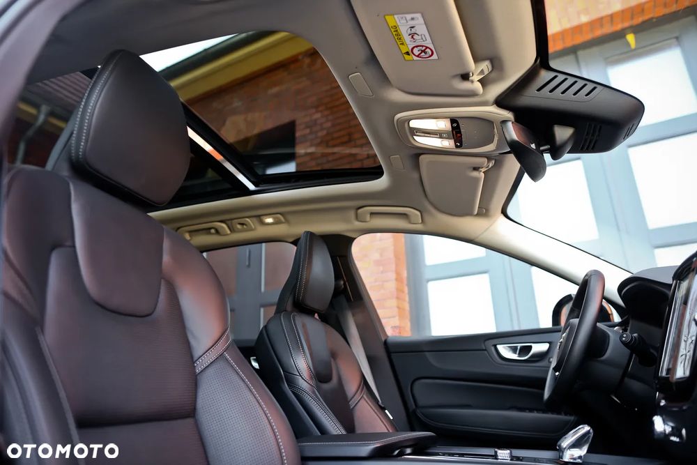 Volvo XC 60 B4 D AWD R-Design - 24