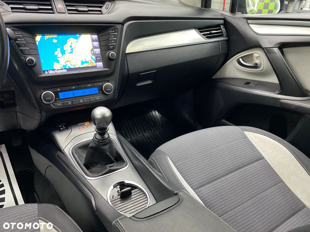 Toyota Avensis 2.0 D-4D Prestige - 23