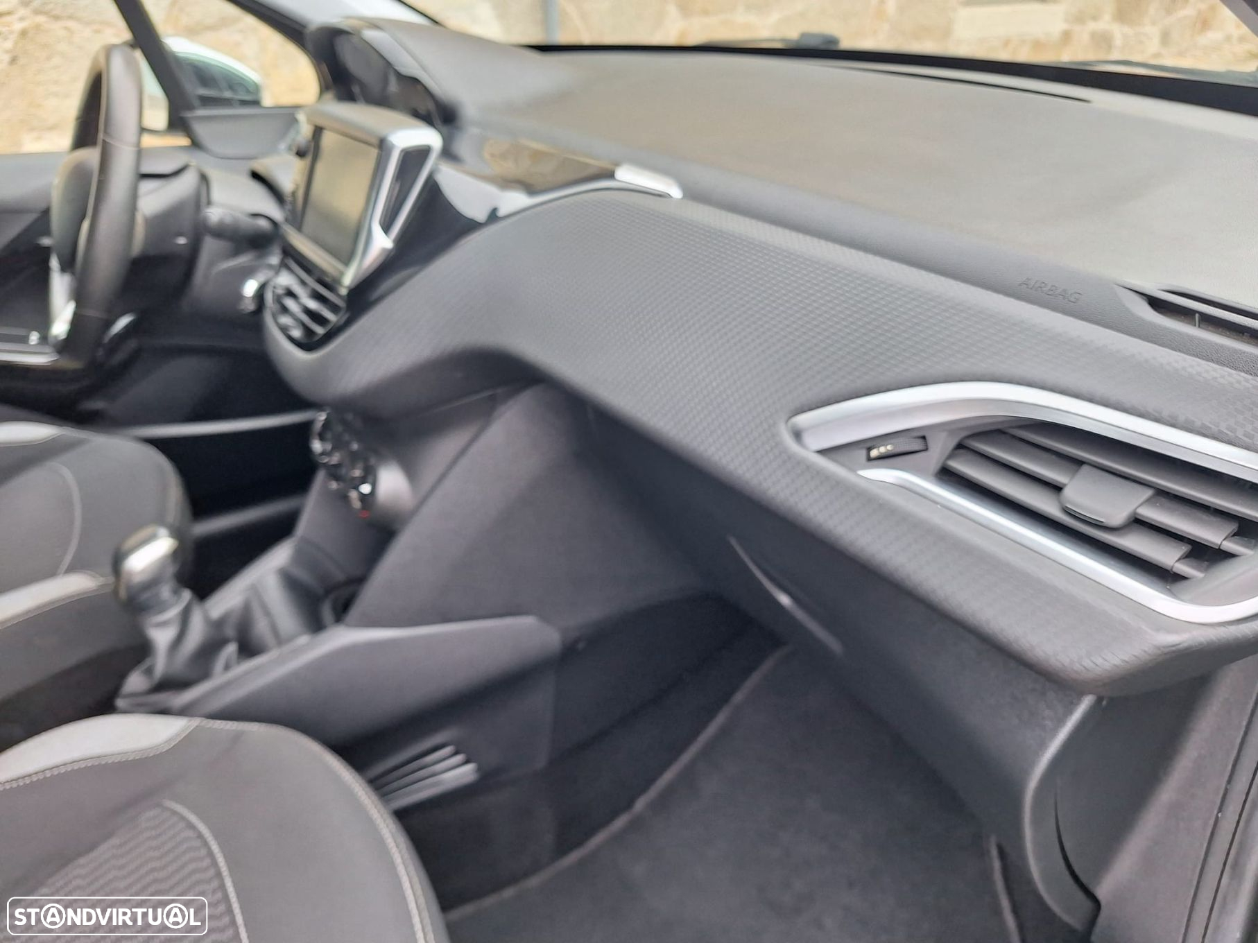 Peugeot 208 1.2 PureTech Style - 24