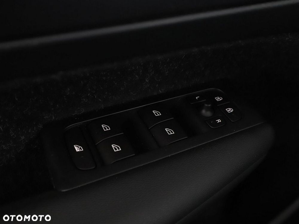 Volvo XC 40 D3 SCR R-Design - 35