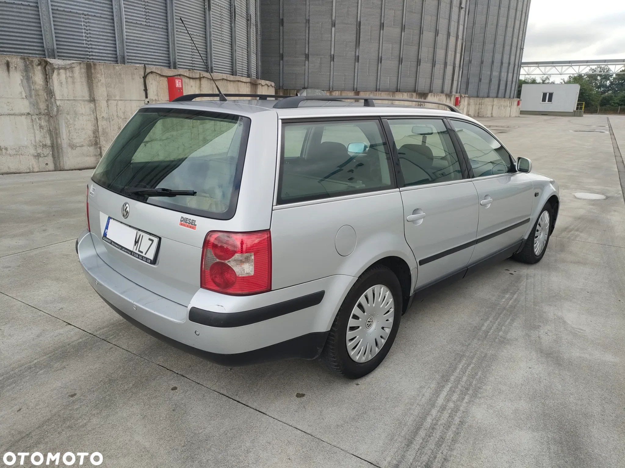 Volkswagen Passat 1.9 TDI Trendline - 4