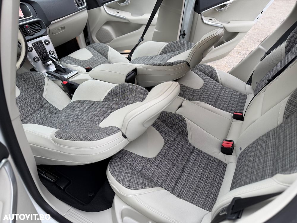 Volvo V40 D4 Geartronic Summum - 19