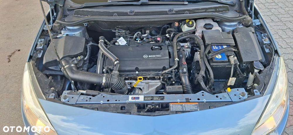 Opel Astra 1.6 Turbo Design Edition - 36