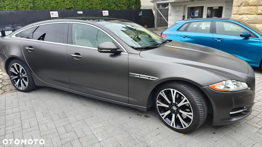Jaguar XJ - 21