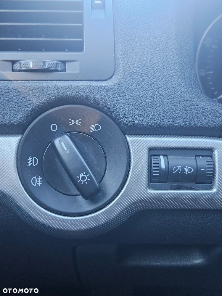 Skoda Octavia 1.4 TSI Ambiente DSG - 21