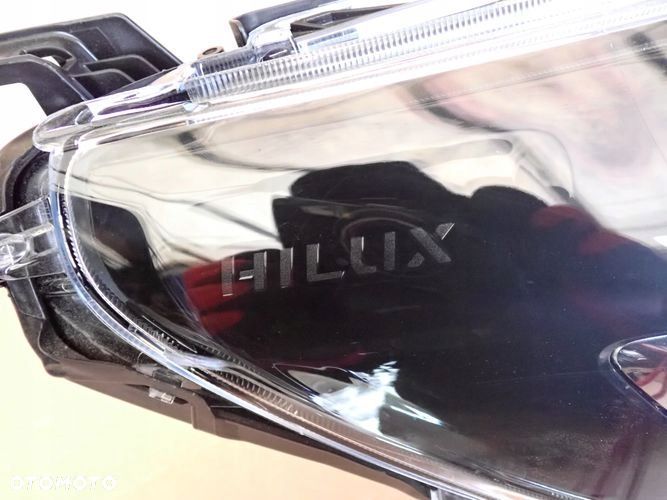 TOYOTA HILUX VIII LIFT 20- reflektor prawy lampa prawa 1EJ-923364-040 - 2