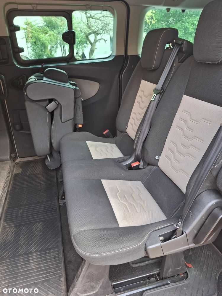Ford Tourneo Custom - 13