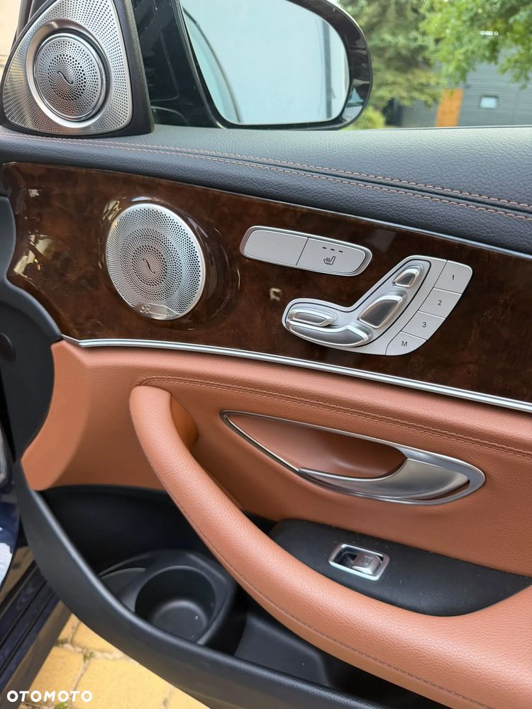 Mercedes-Benz Klasa E 300 de AMG - 13