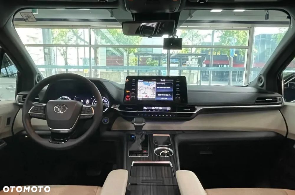 Toyota Sienna - 7