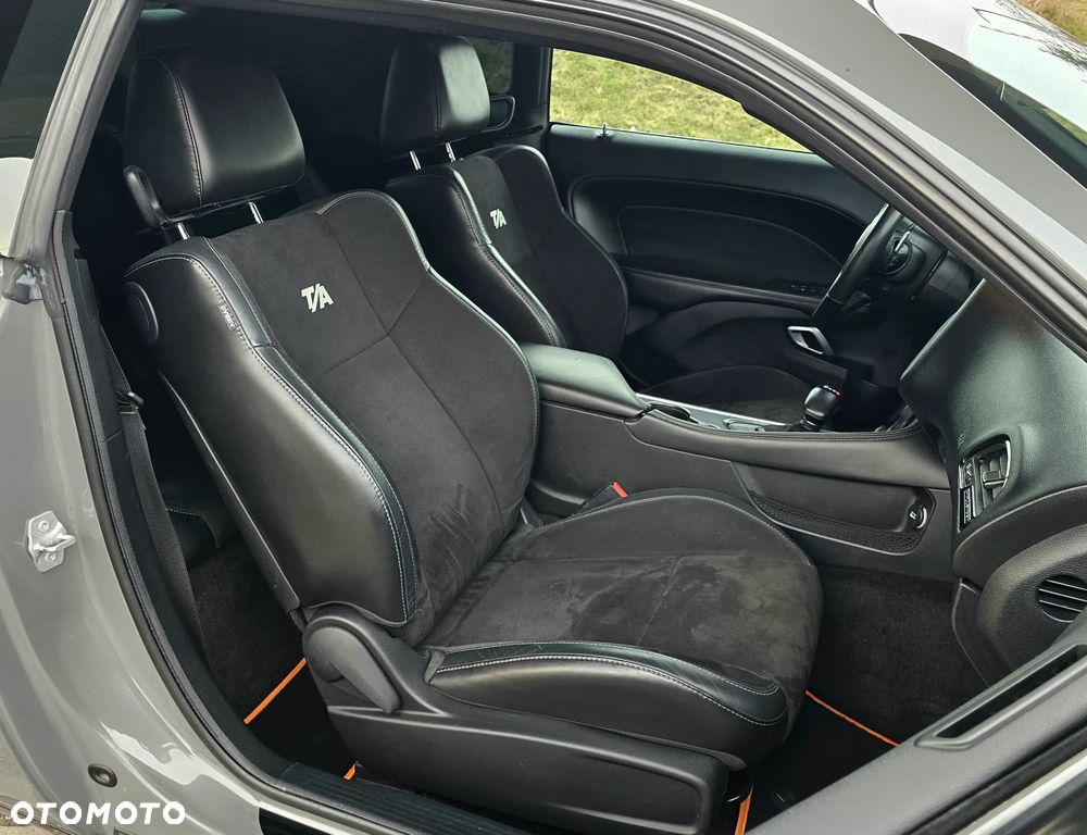 Dodge Challenger - 14