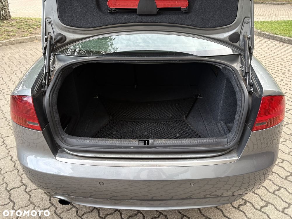 Audi A4 Limousine - 14