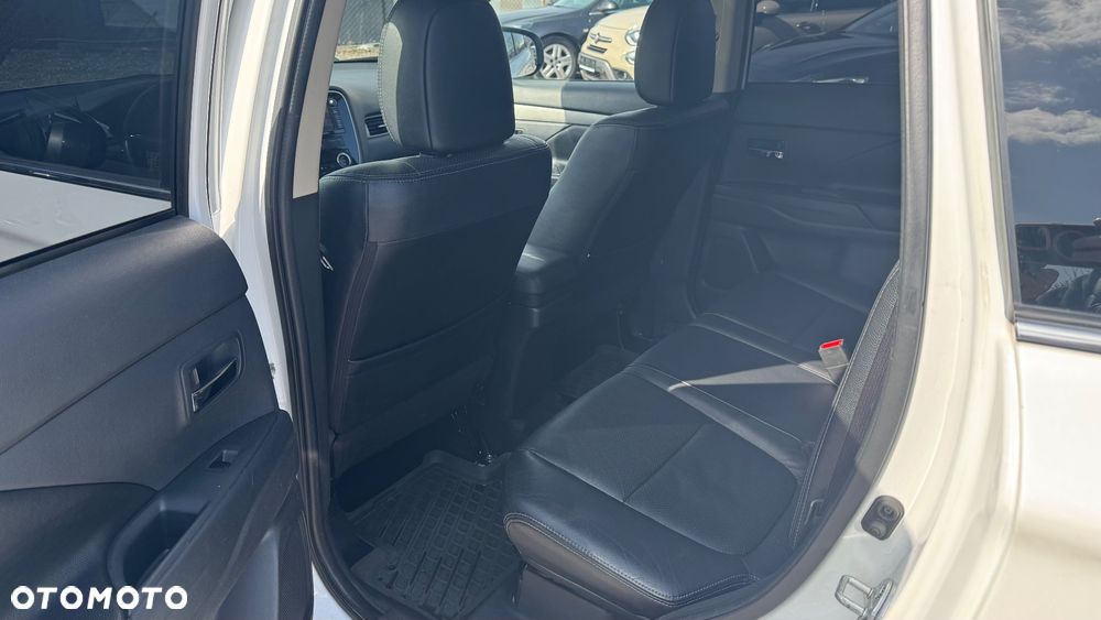 Mitsubishi Outlander 2.0 4WD Invite - 26