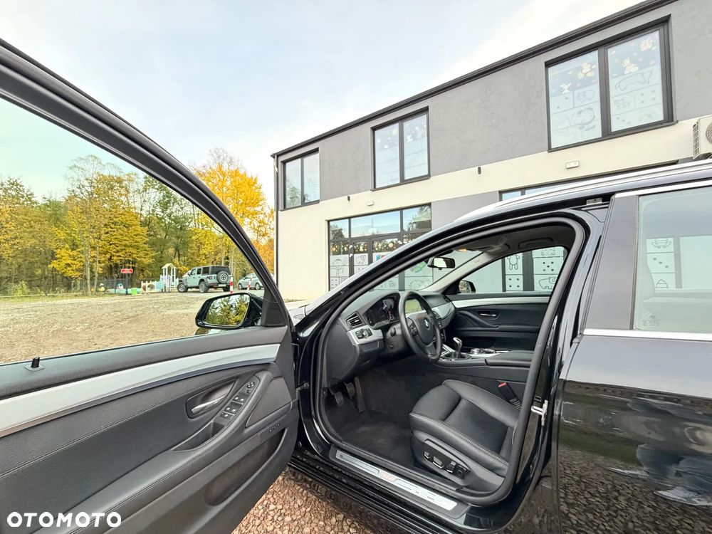 BMW Seria 5 528i Luxury Line - 13