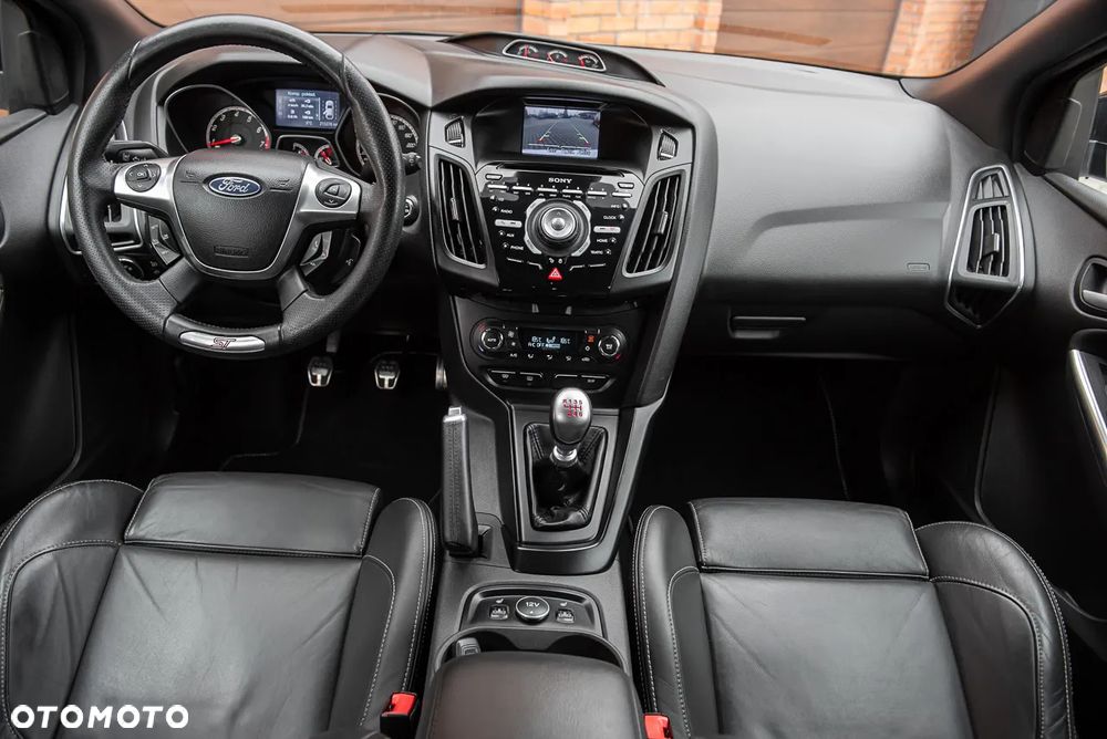 Ford Focus 2.0 EcoBoost ST - 30