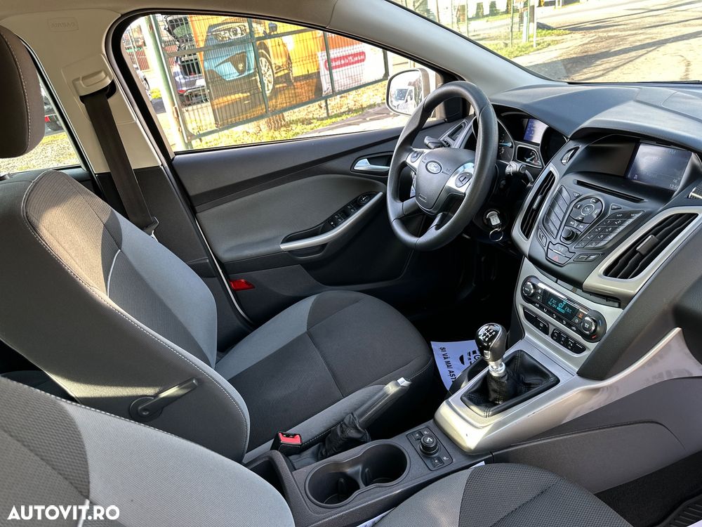 Ford Focus 1.6 TDCi DPF Champions Edition - 32