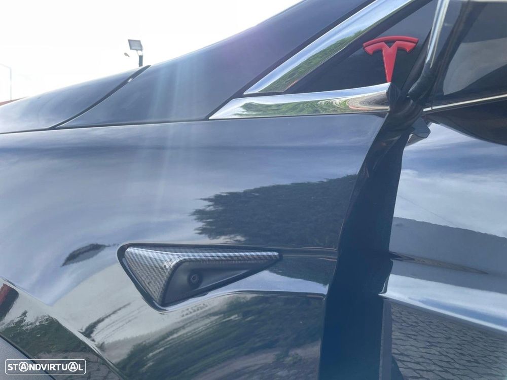 Tesla Model X - 15