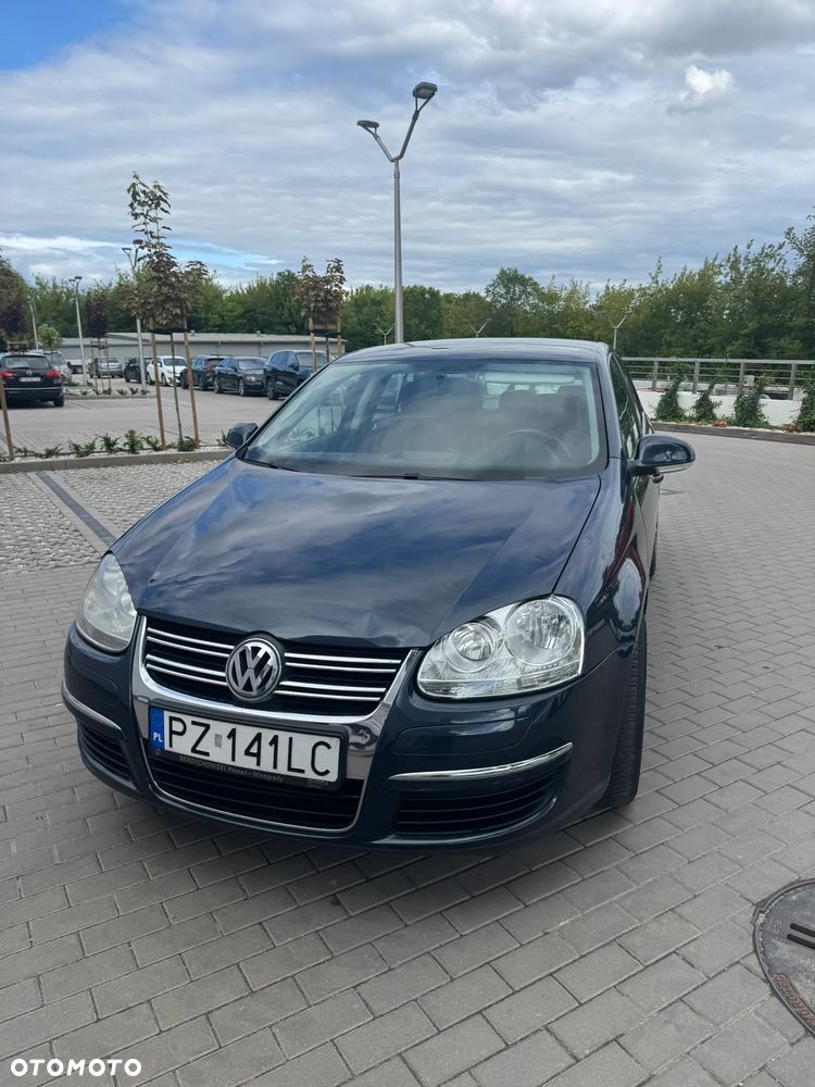 Volkswagen Jetta 1.6 Trendline - 1