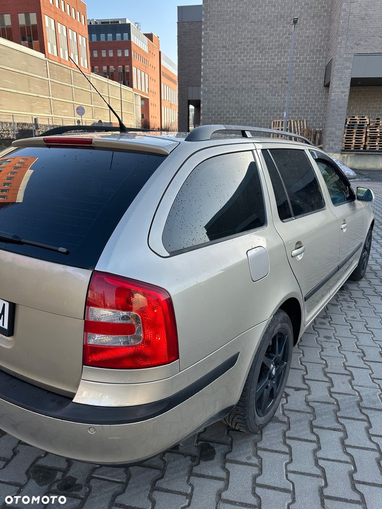 Skoda Octavia 1.6 FSI Elegance - 12