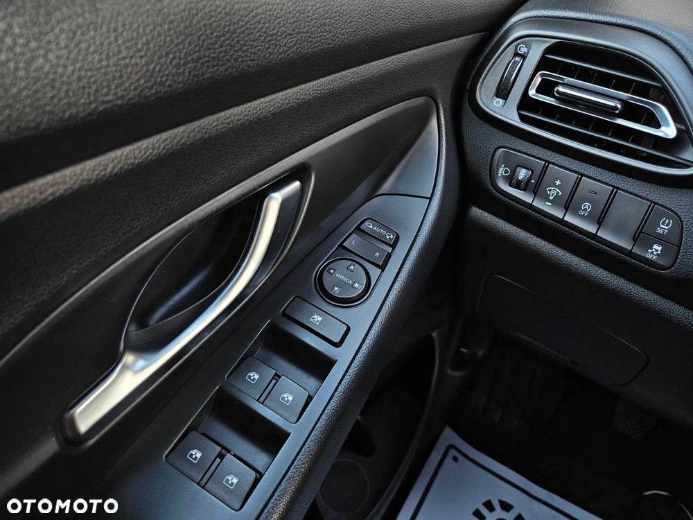 Hyundai i30 1.5 DPI Smart - 29